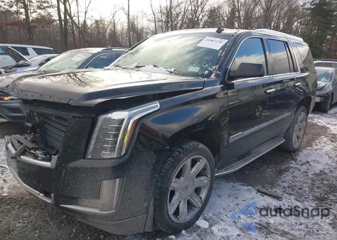 2015 Cadillac Escalade Luxury z USA, uszkodzony, nr VIN 1GYS4BKJ2FR185794